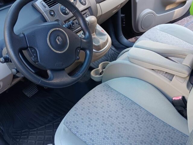 Чорний Рено Гранд Сценік, об'ємом двигуна 2 л та пробігом 262 тис. км за 6299 $, фото 11 на Automoto.ua