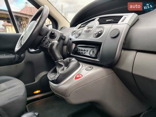 Чорний Рено Гранд Сценік, об'ємом двигуна 1.6 л та пробігом 240 тис. км за 5350 $, фото 102 на Automoto.ua