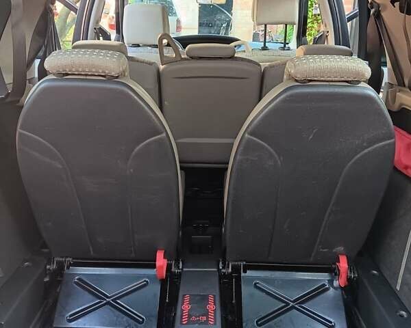 Черный Рено Гранд Сценик, объемом двигателя 2 л и пробегом 262 тыс. км за 6500 $, фото 2 на Automoto.ua