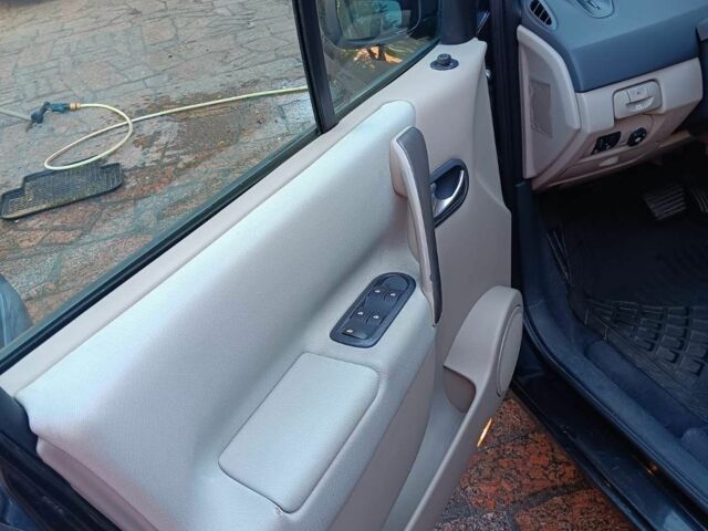 Чорний Рено Гранд Сценік, об'ємом двигуна 2 л та пробігом 262 тис. км за 6299 $, фото 4 на Automoto.ua