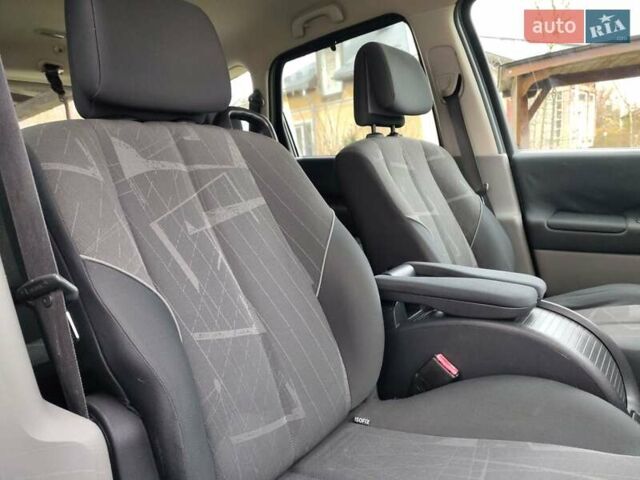 Чорний Рено Гранд Сценік, об'ємом двигуна 1.6 л та пробігом 240 тис. км за 5350 $, фото 101 на Automoto.ua