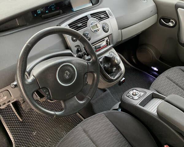 Черный Рено Гранд Сценик, объемом двигателя 1.87 л и пробегом 252 тыс. км за 5300 $, фото 18 на Automoto.ua