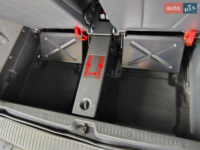 Чорний Рено Гранд Сценік, об'ємом двигуна 1.6 л та пробігом 240 тис. км за 5350 $, фото 54 на Automoto.ua