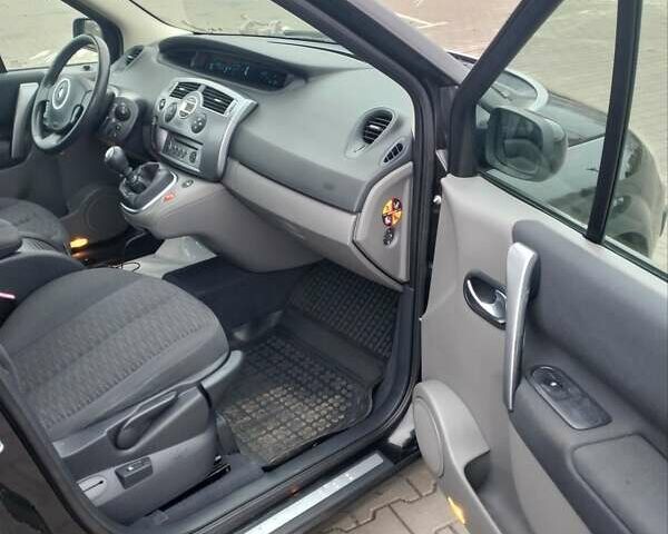 Чорний Рено Гранд Сценік, об'ємом двигуна 1.6 л та пробігом 192 тис. км за 5500 $, фото 7 на Automoto.ua