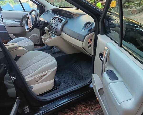 Черный Рено Гранд Сценик, объемом двигателя 2 л и пробегом 262 тыс. км за 6500 $, фото 19 на Automoto.ua