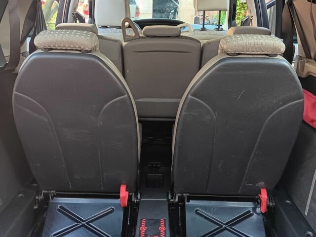 Чорний Рено Гранд Сценік, об'ємом двигуна 2 л та пробігом 262 тис. км за 6299 $, фото 14 на Automoto.ua