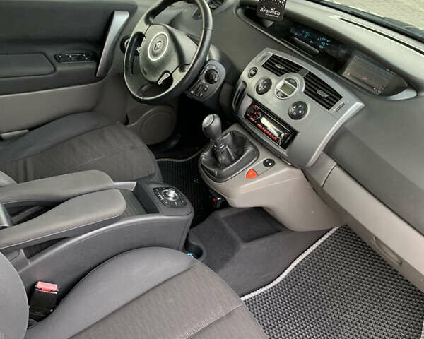 Черный Рено Гранд Сценик, объемом двигателя 1.87 л и пробегом 252 тыс. км за 5300 $, фото 23 на Automoto.ua