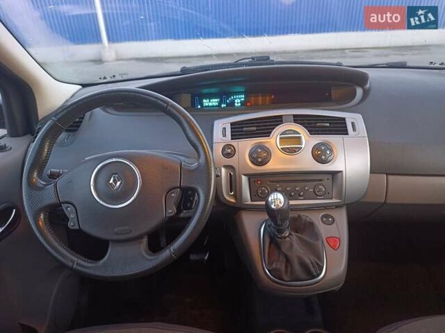 Черный Рено Гранд Сценик, объемом двигателя 2 л и пробегом 250 тыс. км за 5600 $, фото 26 на Automoto.ua