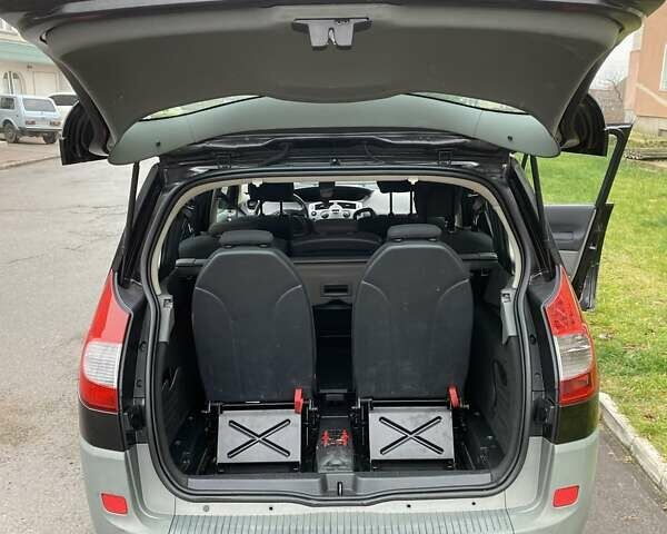 Чорний Рено Гранд Сценік, об'ємом двигуна 2 л та пробігом 208 тис. км за 5250 $, фото 27 на Automoto.ua