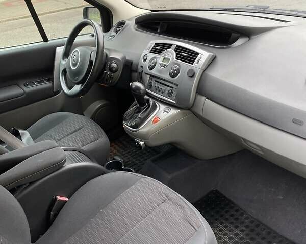 Чорний Рено Гранд Сценік, об'ємом двигуна 2 л та пробігом 208 тис. км за 5250 $, фото 18 на Automoto.ua