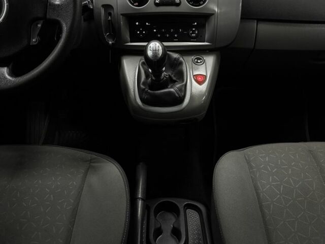 Чорний Рено Гранд Сценік, об'ємом двигуна 1.6 л та пробігом 194 тис. км за 5900 $, фото 14 на Automoto.ua