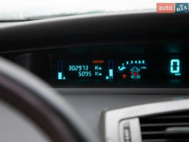 Черный Рено Гранд Сценик, объемом двигателя 1.5 л и пробегом 303 тыс. км за 4300 $, фото 3 на Automoto.ua