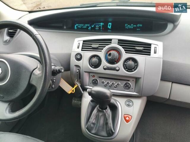 Черный Рено Гранд Сценик, объемом двигателя 2 л и пробегом 110 тыс. км за 7150 $, фото 31 на Automoto.ua