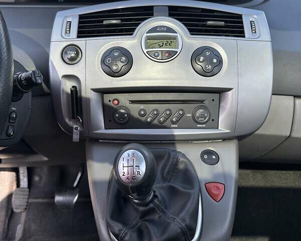 Черный Рено Гранд Сценик, объемом двигателя 2 л и пробегом 250 тыс. км за 5600 $, фото 8 на Automoto.ua