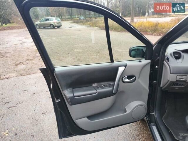 Черный Рено Гранд Сценик, объемом двигателя 2 л и пробегом 110 тыс. км за 7150 $, фото 34 на Automoto.ua