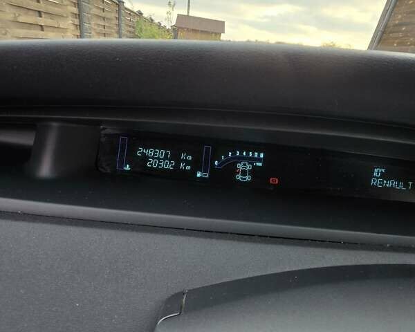 Черный Рено Гранд Сценик, объемом двигателя 1.6 л и пробегом 248 тыс. км за 5300 $, фото 7 на Automoto.ua