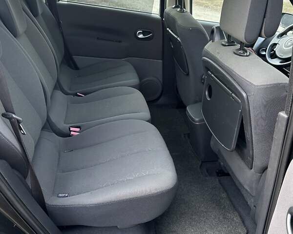 Черный Рено Гранд Сценик, объемом двигателя 2 л и пробегом 250 тыс. км за 5600 $, фото 3 на Automoto.ua