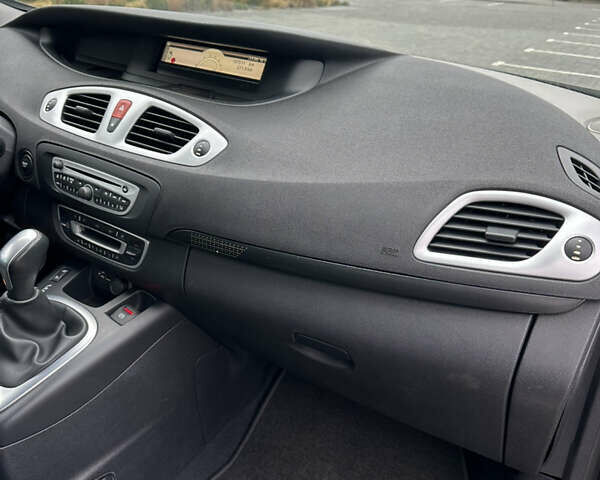 Чорний Рено Гранд Сценік, об'ємом двигуна 2 л та пробігом 197 тис. км за 6800 $, фото 34 на Automoto.ua