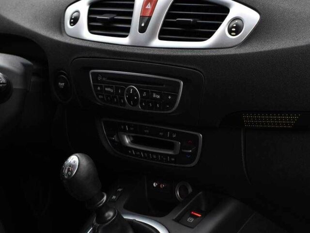 Черный Рено Гранд Сценик, объемом двигателя 1.4 л и пробегом 214 тыс. км за 6999 $, фото 11 на Automoto.ua