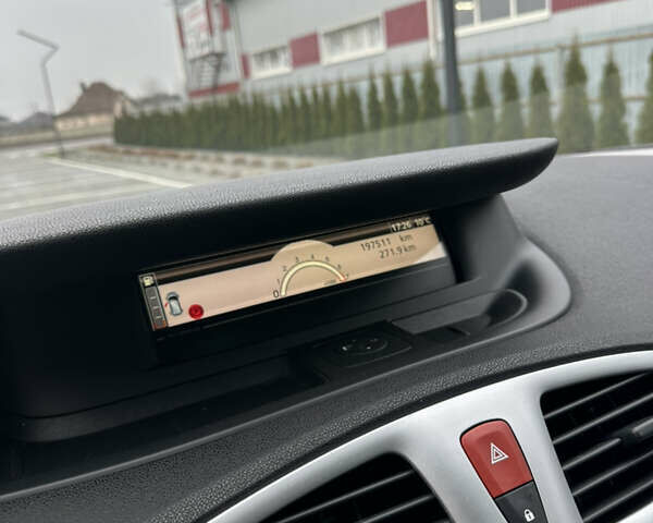 Чорний Рено Гранд Сценік, об'ємом двигуна 2 л та пробігом 197 тис. км за 6800 $, фото 27 на Automoto.ua