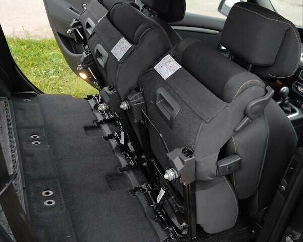 Чорний Рено Гранд Сценік, об'ємом двигуна 0 л та пробігом 217 тис. км за 6499 $, фото 6 на Automoto.ua