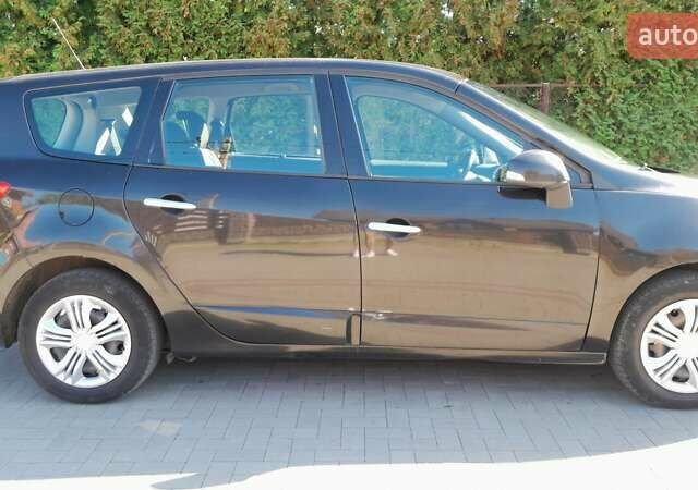 Рено Гранд Сценік 2009 у Луцьку на Automoto.ua Чорний Рено Гранд Сценік, об'ємом двигуна 2 л та пробігом 400 тис. км за 5678 $, фото 13 на Automoto.ua