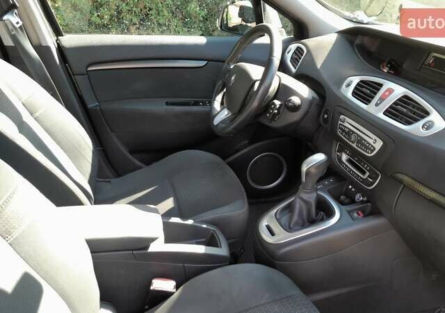 Рено Гранд Сценік 2009 у Луцьку на Automoto.ua Чорний Рено Гранд Сценік, об'ємом двигуна 2 л та пробігом 400 тис. км за 5678 $, фото 14 на Automoto.ua