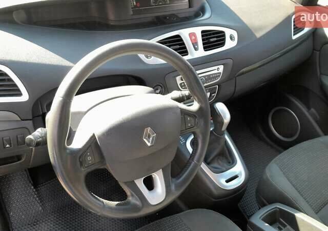 Рено Гранд Сценік 2009 у Луцьку на Automoto.ua Чорний Рено Гранд Сценік, об'ємом двигуна 2 л та пробігом 400 тис. км за 5678 $, фото 17 на Automoto.ua