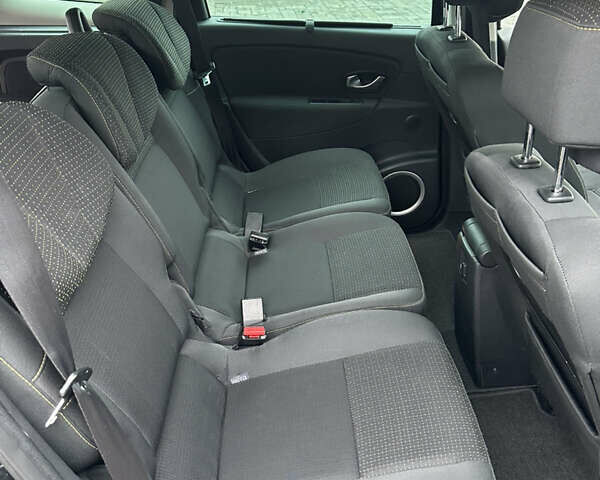 Чорний Рено Гранд Сценік, об'ємом двигуна 2 л та пробігом 197 тис. км за 6800 $, фото 17 на Automoto.ua