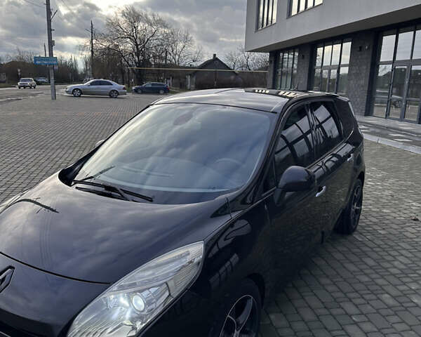 Черный Рено Гранд Сценик, объемом двигателя 2 л и пробегом 380 тыс. км за 7300 $, фото 32 на Automoto.ua