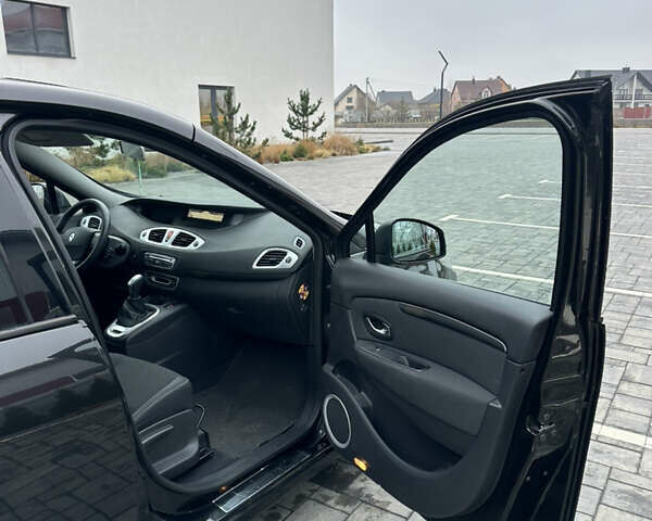 Чорний Рено Гранд Сценік, об'ємом двигуна 2 л та пробігом 197 тис. км за 6800 $, фото 26 на Automoto.ua