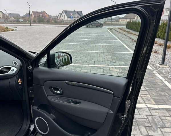 Чорний Рено Гранд Сценік, об'ємом двигуна 2 л та пробігом 197 тис. км за 6800 $, фото 29 на Automoto.ua