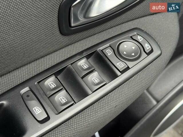 Черный Рено Гранд Сценик, объемом двигателя 1.4 л и пробегом 270 тыс. км за 7300 $, фото 21 на Automoto.ua