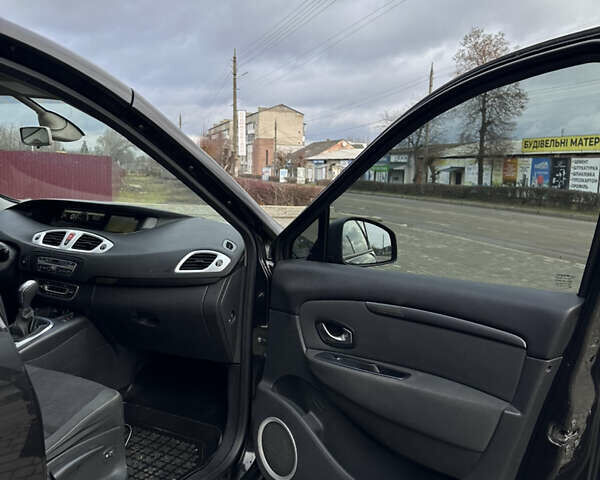 Черный Рено Гранд Сценик, объемом двигателя 2 л и пробегом 380 тыс. км за 7300 $, фото 25 на Automoto.ua