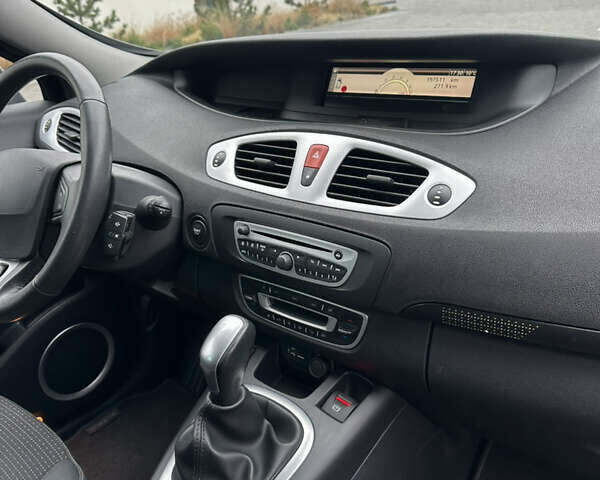 Чорний Рено Гранд Сценік, об'ємом двигуна 2 л та пробігом 197 тис. км за 6800 $, фото 35 на Automoto.ua