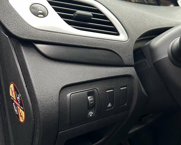 Черный Рено Гранд Сценик, объемом двигателя 2 л и пробегом 380 тыс. км за 7300 $, фото 16 на Automoto.ua