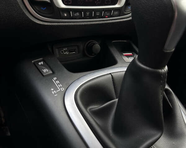 Черный Рено Гранд Сценик, объемом двигателя 2 л и пробегом 380 тыс. км за 7300 $, фото 18 на Automoto.ua