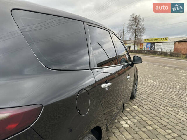 Черный Рено Гранд Сценик, объемом двигателя 2 л и пробегом 380 тыс. км за 7300 $, фото 12 на Automoto.ua