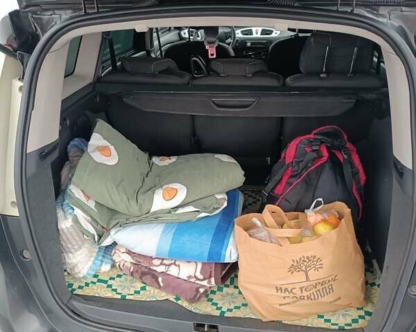 Черный Рено Гранд Сценик, объемом двигателя 1.87 л и пробегом 177 тыс. км за 7200 $, фото 8 на Automoto.ua