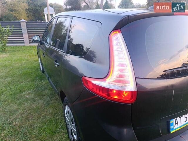 Черный Рено Гранд Сценик, объемом двигателя 1.9 л и пробегом 300 тыс. км за 6400 $, фото 8 на Automoto.ua