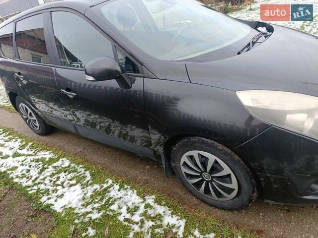 Черный Рено Гранд Сценик, объемом двигателя 1.9 л и пробегом 300 тыс. км за 6400 $, фото 4 на Automoto.ua