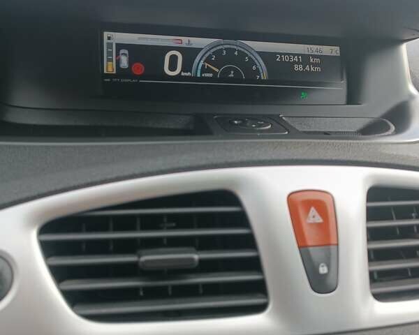 Черный Рено Гранд Сценик, объемом двигателя 1.4 л и пробегом 208 тыс. км за 6700 $, фото 6 на Automoto.ua