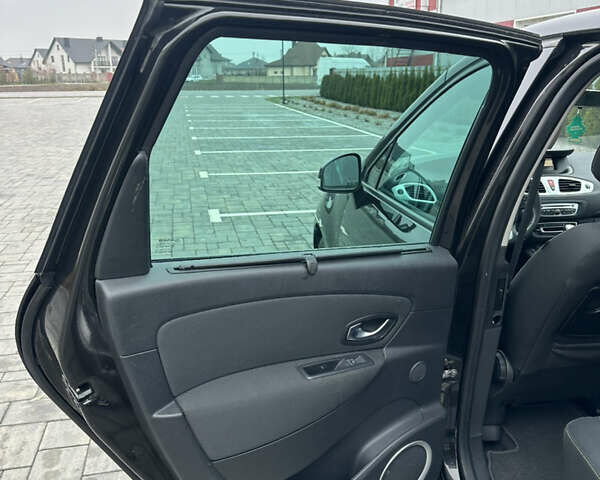 Чорний Рено Гранд Сценік, об'ємом двигуна 2 л та пробігом 197 тис. км за 6800 $, фото 31 на Automoto.ua