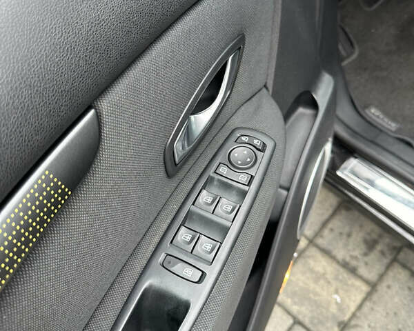 Чорний Рено Гранд Сценік, об'ємом двигуна 2 л та пробігом 197 тис. км за 6800 $, фото 19 на Automoto.ua