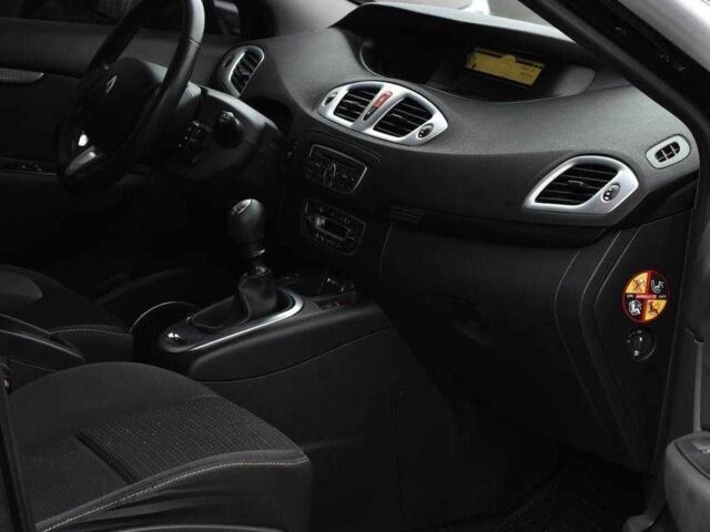 Черный Рено Гранд Сценик, объемом двигателя 1.4 л и пробегом 214 тыс. км за 6999 $, фото 10 на Automoto.ua