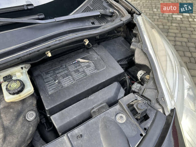 Черный Рено Гранд Сценик, объемом двигателя 2 л и пробегом 380 тыс. км за 7300 $, фото 35 на Automoto.ua