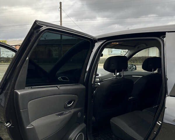 Черный Рено Гранд Сценик, объемом двигателя 2 л и пробегом 380 тыс. км за 7300 $, фото 30 на Automoto.ua