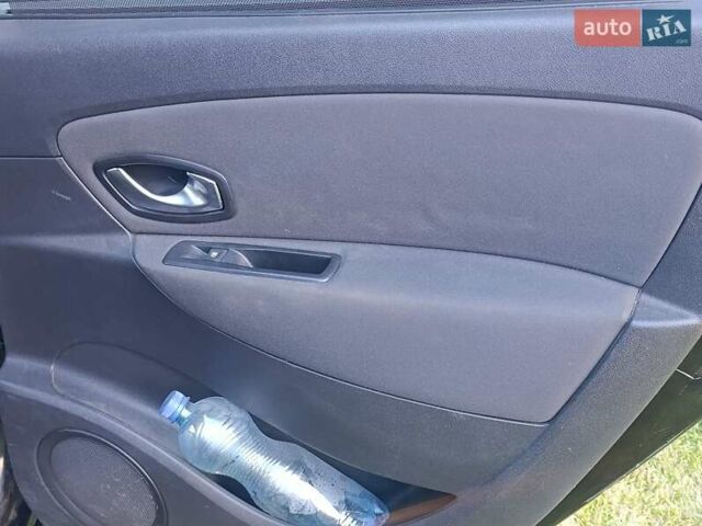 Черный Рено Гранд Сценик, объемом двигателя 1.9 л и пробегом 300 тыс. км за 6400 $, фото 16 на Automoto.ua