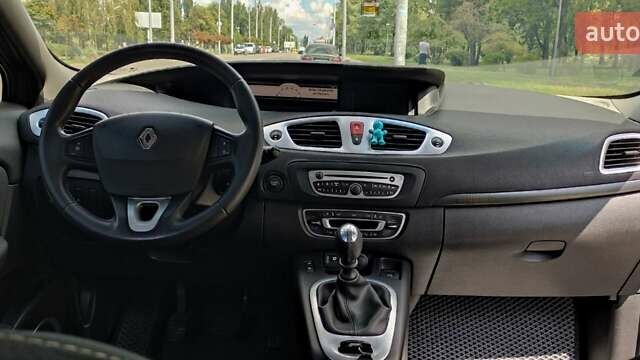 Рено Гранд Сценик 2010 в Киеве на Automoto.ua Черный Рено Гранд Сценик, объемом двигателя 1.4 л и пробегом 210 тыс. км за 7999 $, фото 7 на Automoto.ua