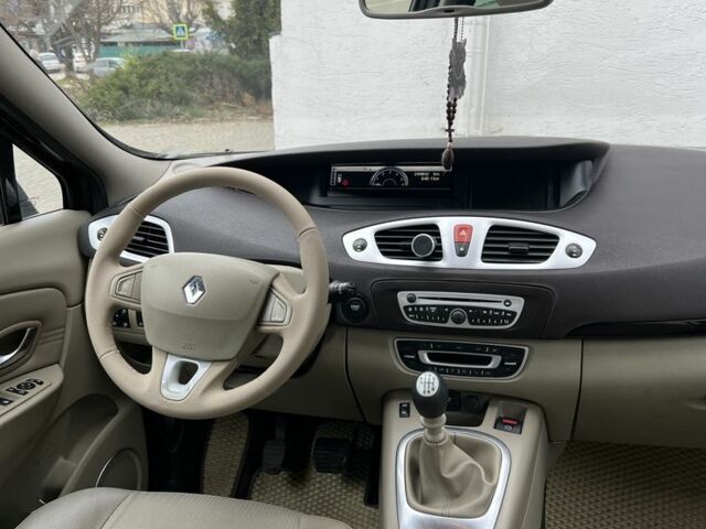 Чорний Рено Гранд Сценік, об'ємом двигуна 1.9 л та пробігом 250 тис. км за 6600 $, фото 9 на Automoto.ua